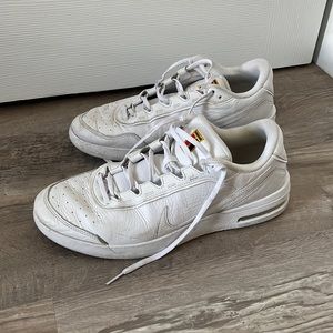 NIKE AIR MAX TENNIS